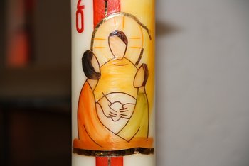 Osterkerze mit den Emmausjüngern, eine guter Hirte und ein barmherziger Vater aus der "katechetischen Mitte"